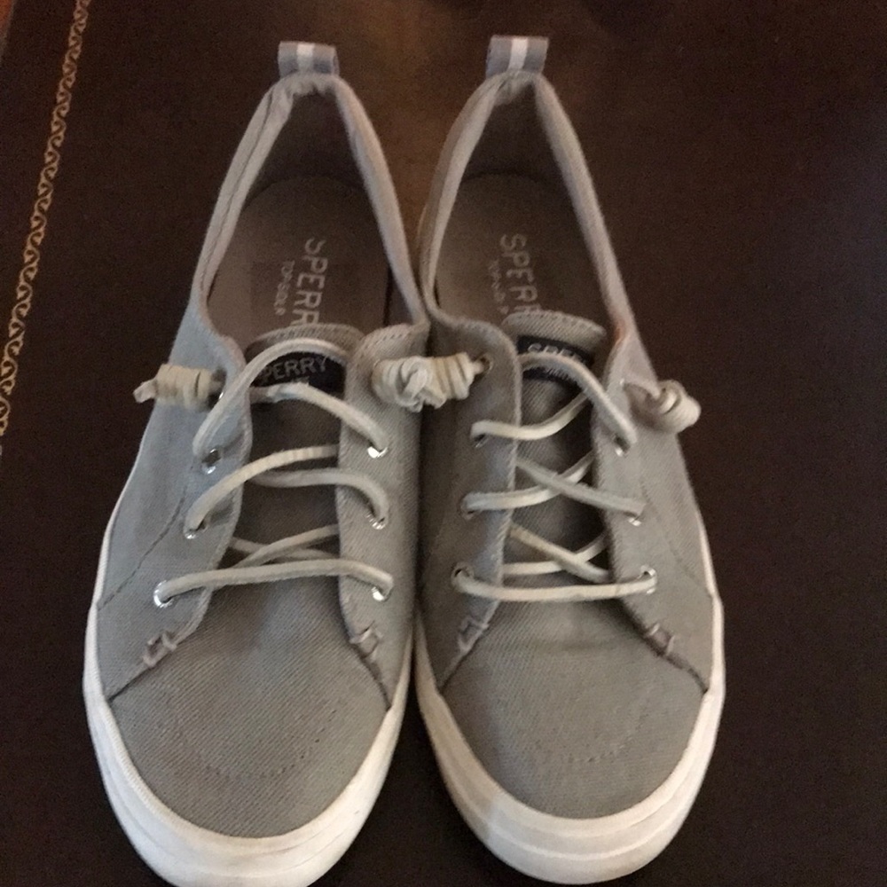 Flat shoes